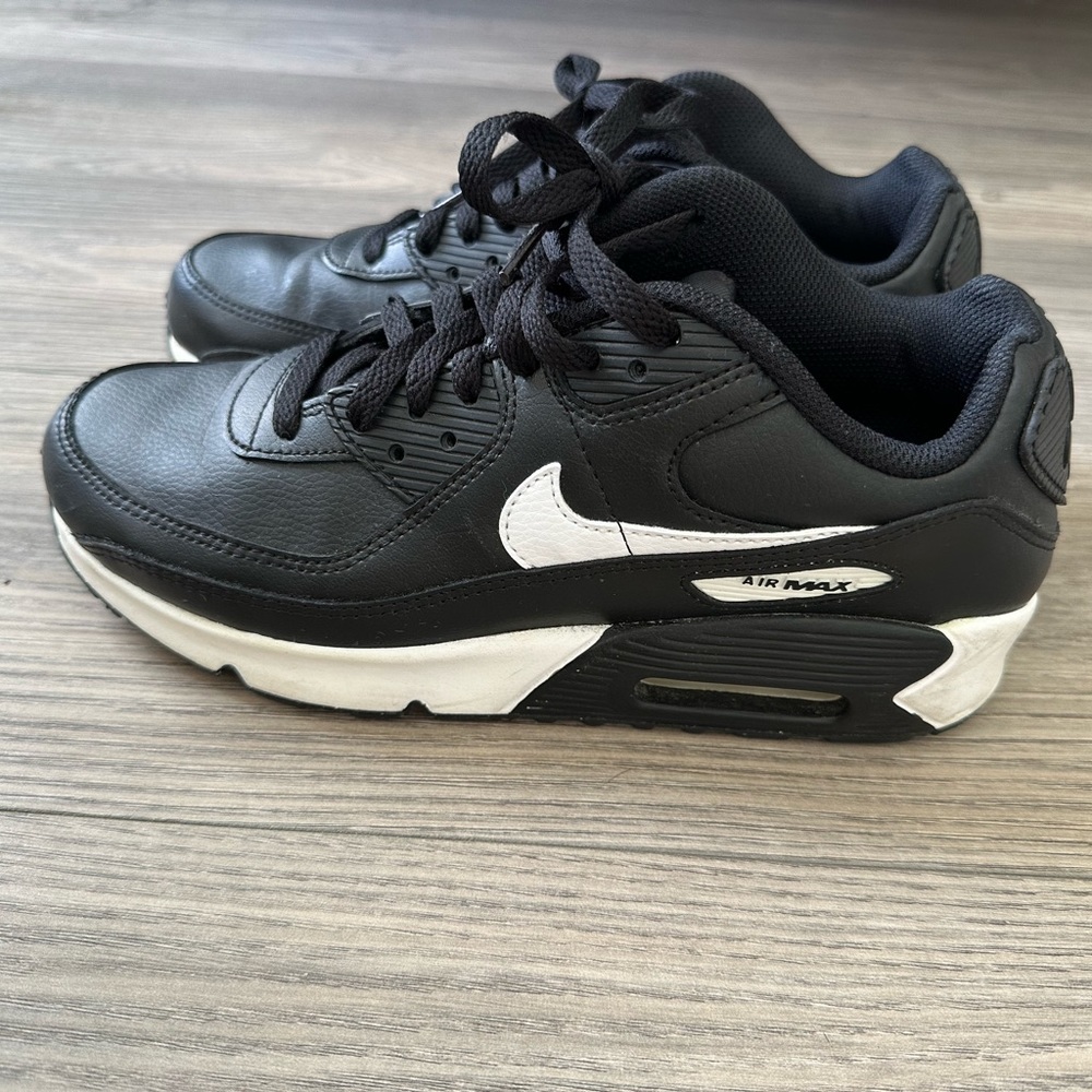Nike 6.5y ( Womans size 8) black Air Max